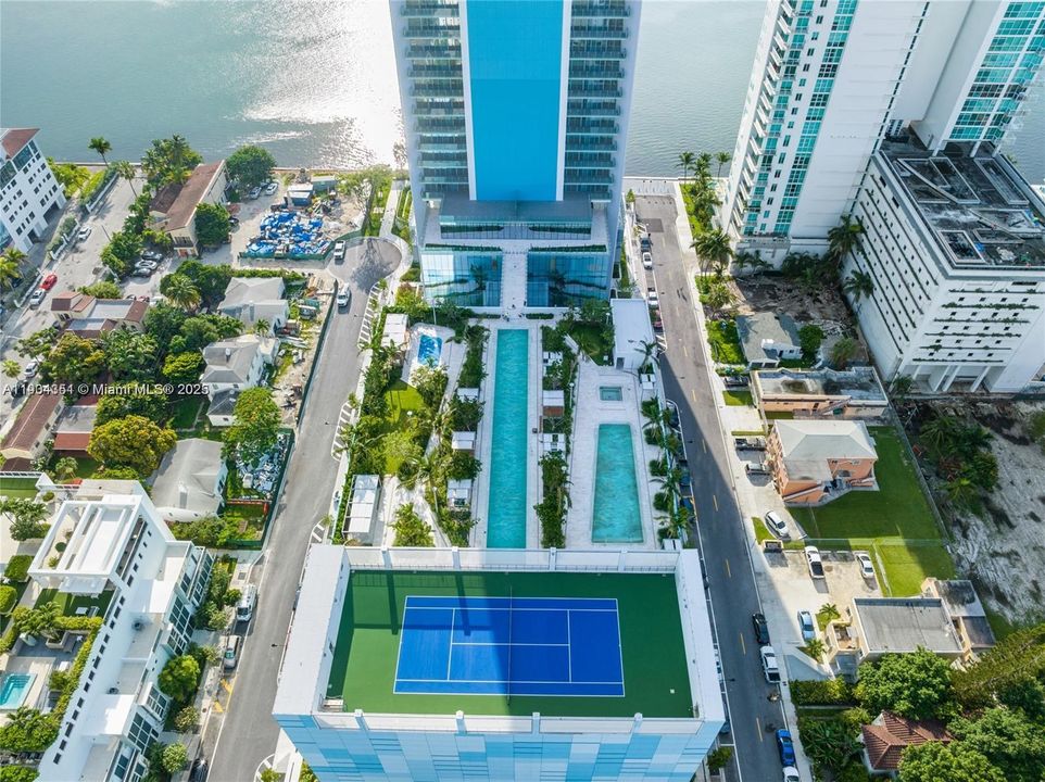 For Sale: $630,000 (1 beds, 1 baths, 775 Square Feet)