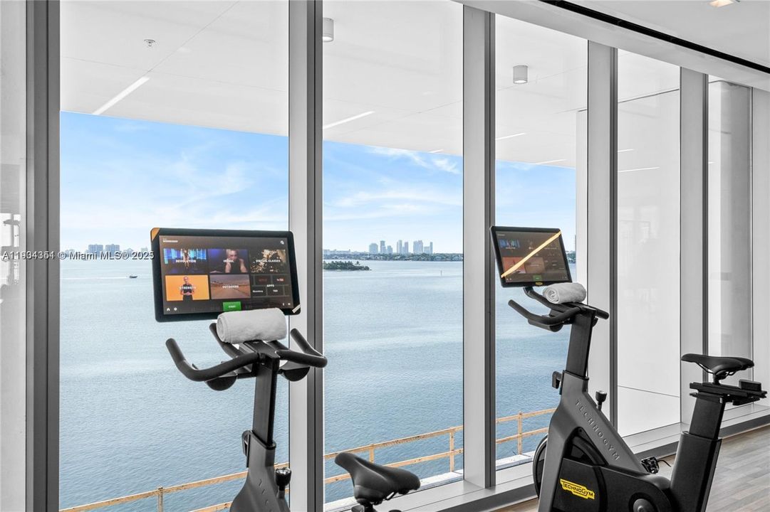 For Sale: $630,000 (1 beds, 1 baths, 775 Square Feet)