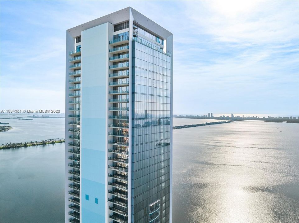 For Sale: $630,000 (1 beds, 1 baths, 775 Square Feet)