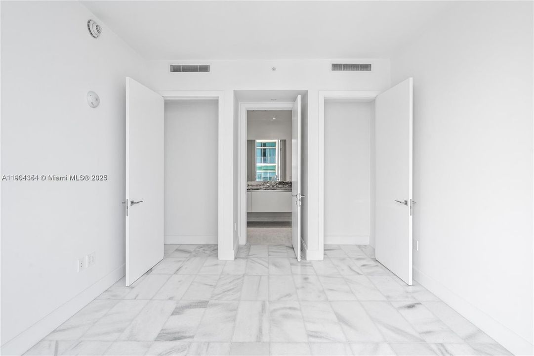 For Sale: $630,000 (1 beds, 1 baths, 775 Square Feet)