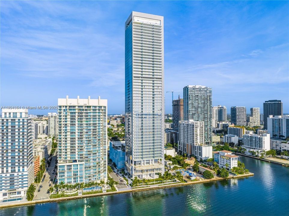 For Sale: $630,000 (1 beds, 1 baths, 775 Square Feet)