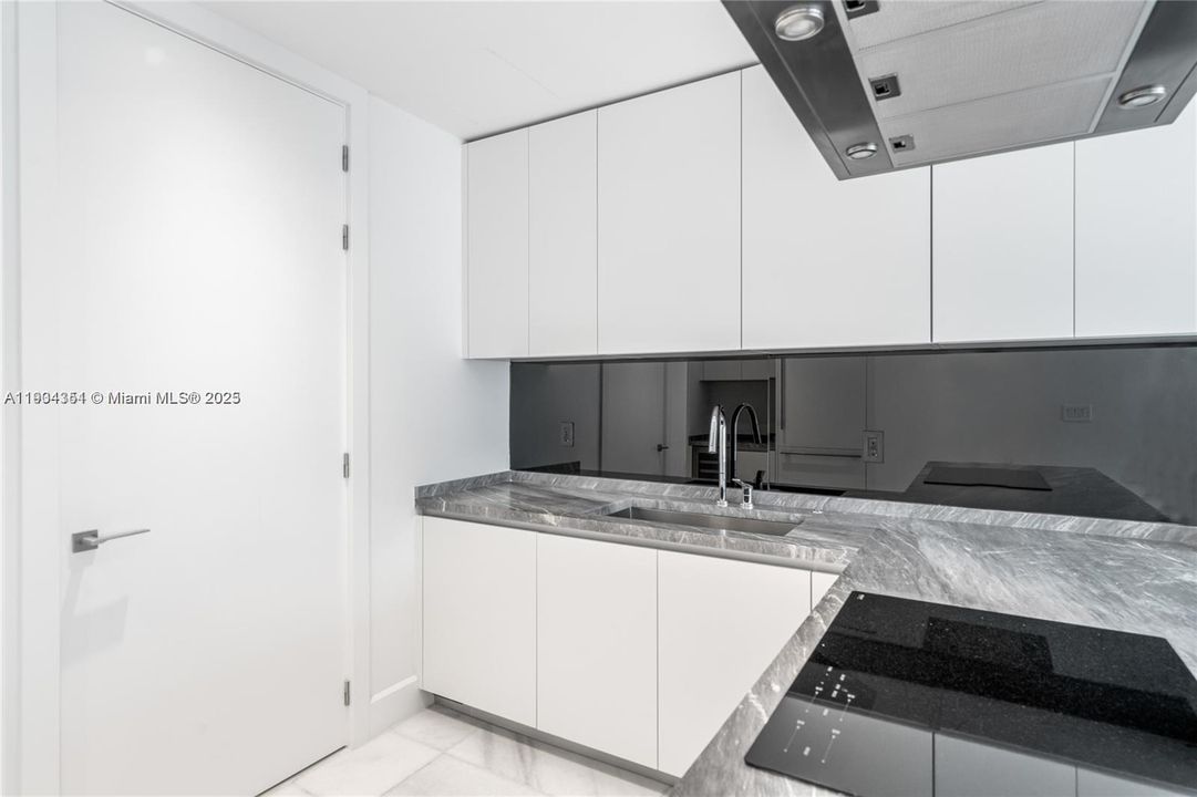 For Sale: $630,000 (1 beds, 1 baths, 775 Square Feet)