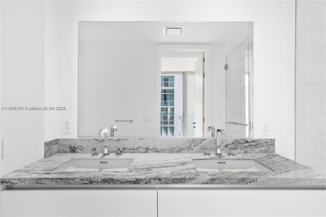 For Sale: $630,000 (1 beds, 1 baths, 775 Square Feet)