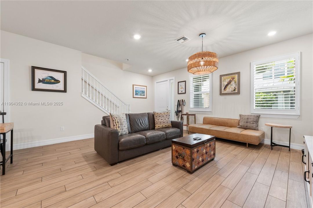 For Rent: $3,500 (3 beds, 2 baths, 1421 Square Feet)