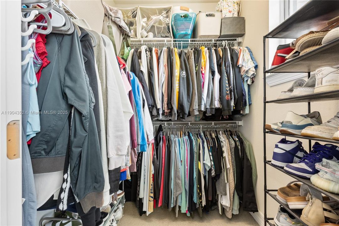 For Rent: $3,500 (3 beds, 2 baths, 1421 Square Feet)