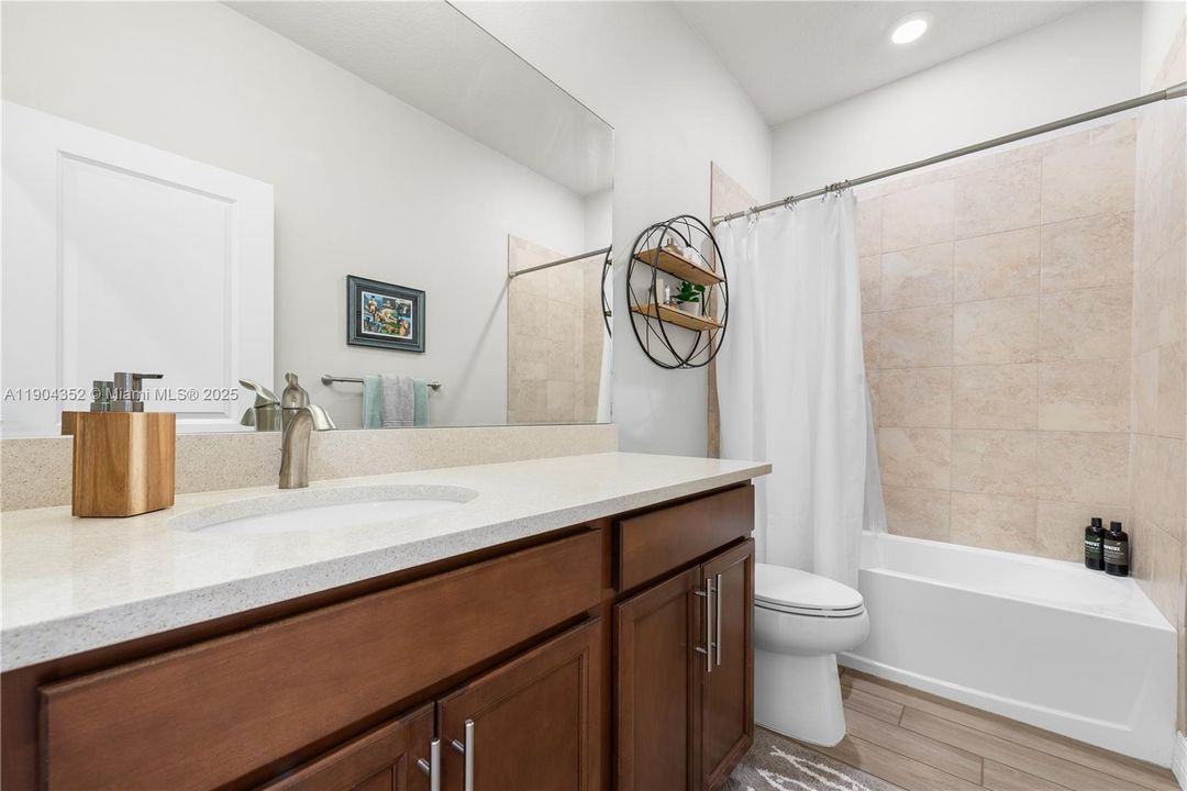 For Rent: $3,500 (3 beds, 2 baths, 1421 Square Feet)