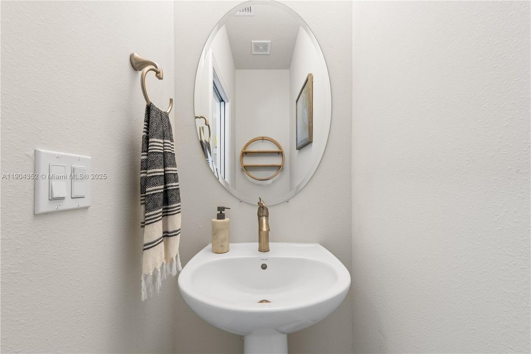 For Rent: $3,500 (3 beds, 2 baths, 1421 Square Feet)