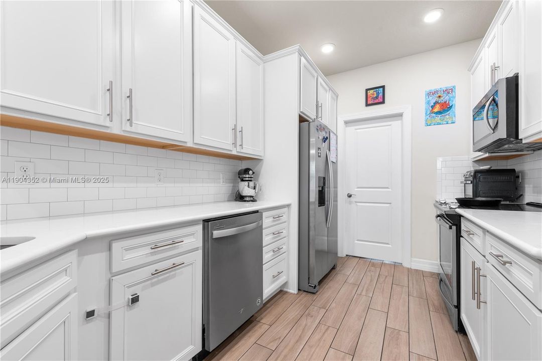 For Rent: $3,500 (3 beds, 2 baths, 1421 Square Feet)