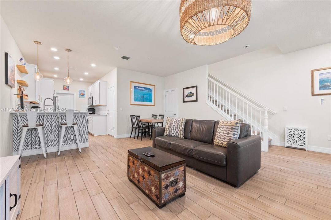 For Rent: $3,500 (3 beds, 2 baths, 1421 Square Feet)