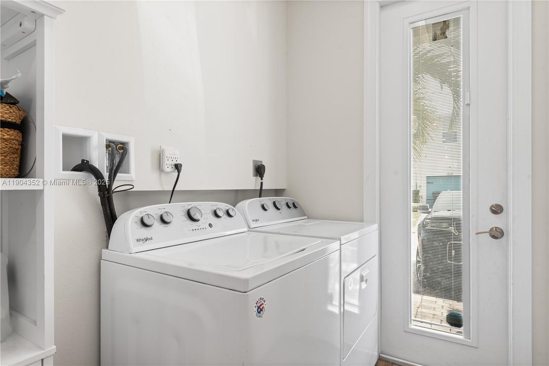 For Rent: $3,500 (3 beds, 2 baths, 1421 Square Feet)