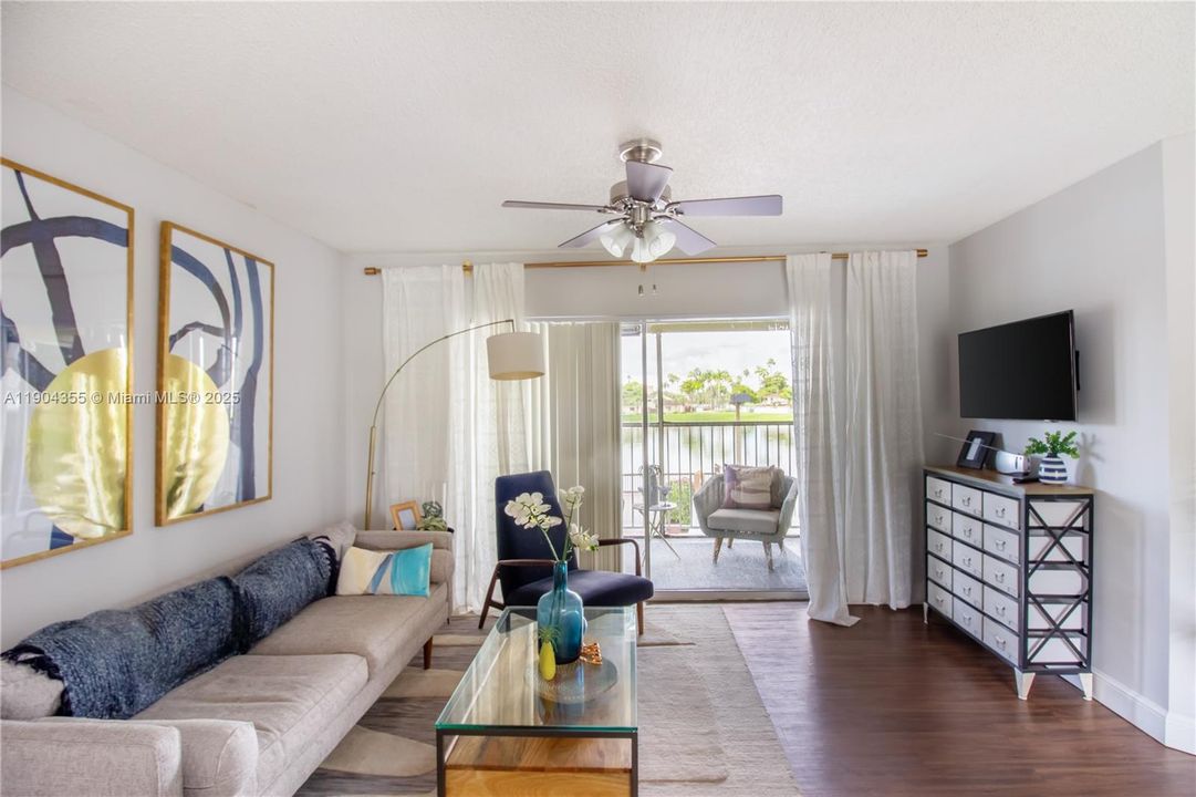 For Rent: $2,278 (2 beds, 2 baths, 1050 Square Feet)