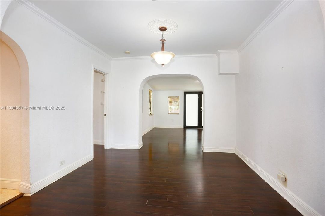 Recently Rented: $4,900 (3 beds, 2 baths, 1534 Square Feet)