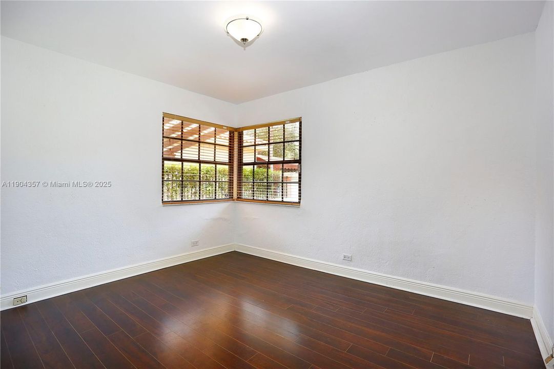 Recently Rented: $4,900 (3 beds, 2 baths, 1534 Square Feet)