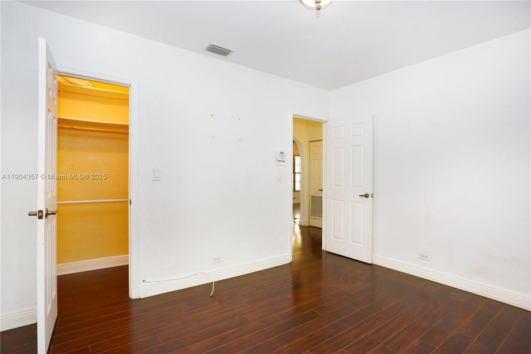 Recently Rented: $4,900 (3 beds, 2 baths, 1534 Square Feet)