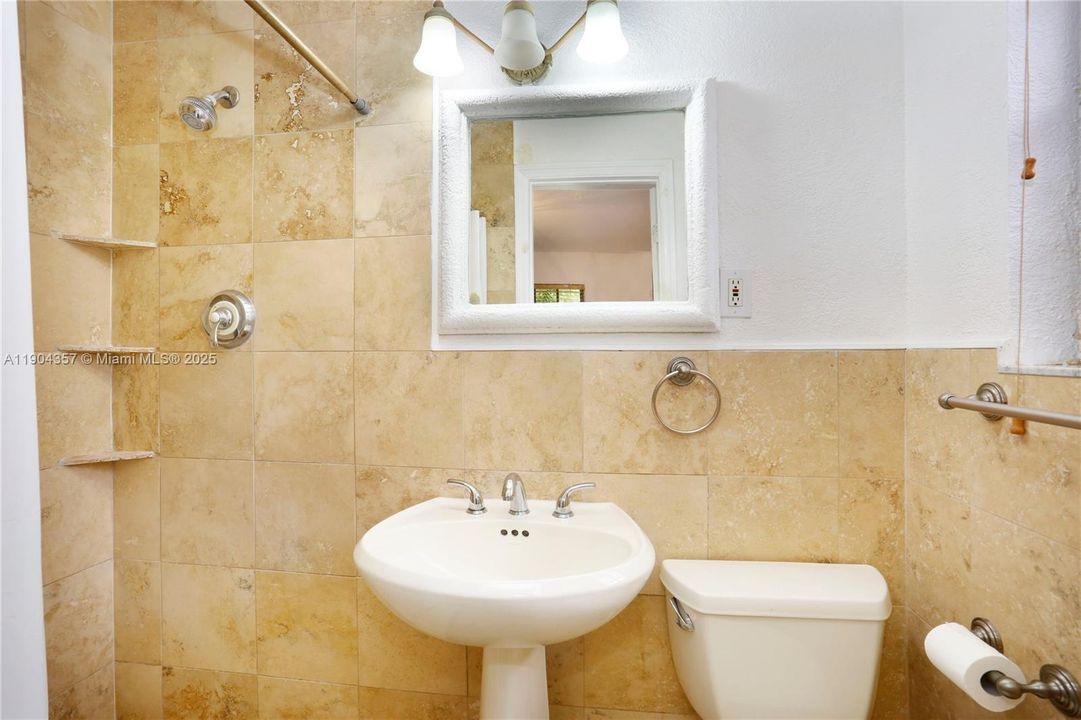 Recently Rented: $4,900 (3 beds, 2 baths, 1534 Square Feet)