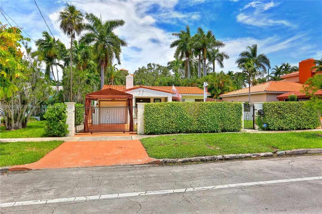 Recently Rented: $4,900 (3 beds, 2 baths, 1534 Square Feet)