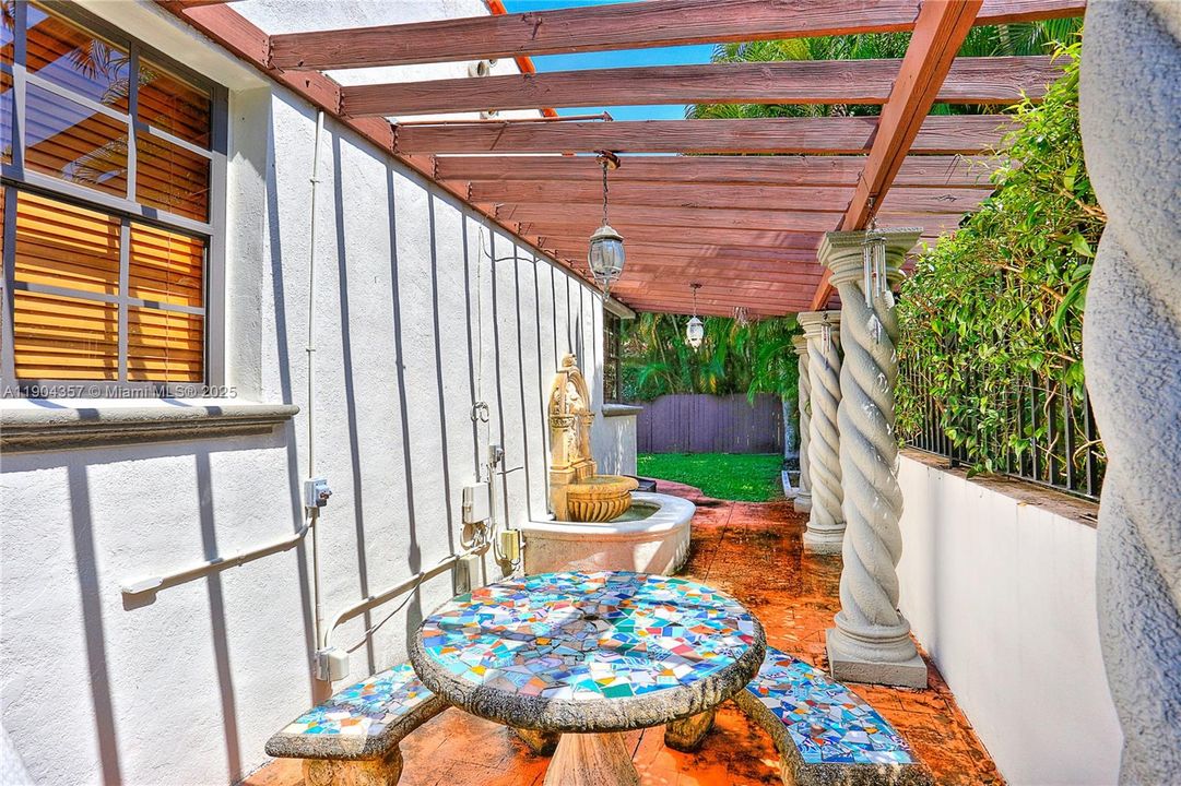 Recently Rented: $4,900 (3 beds, 2 baths, 1534 Square Feet)