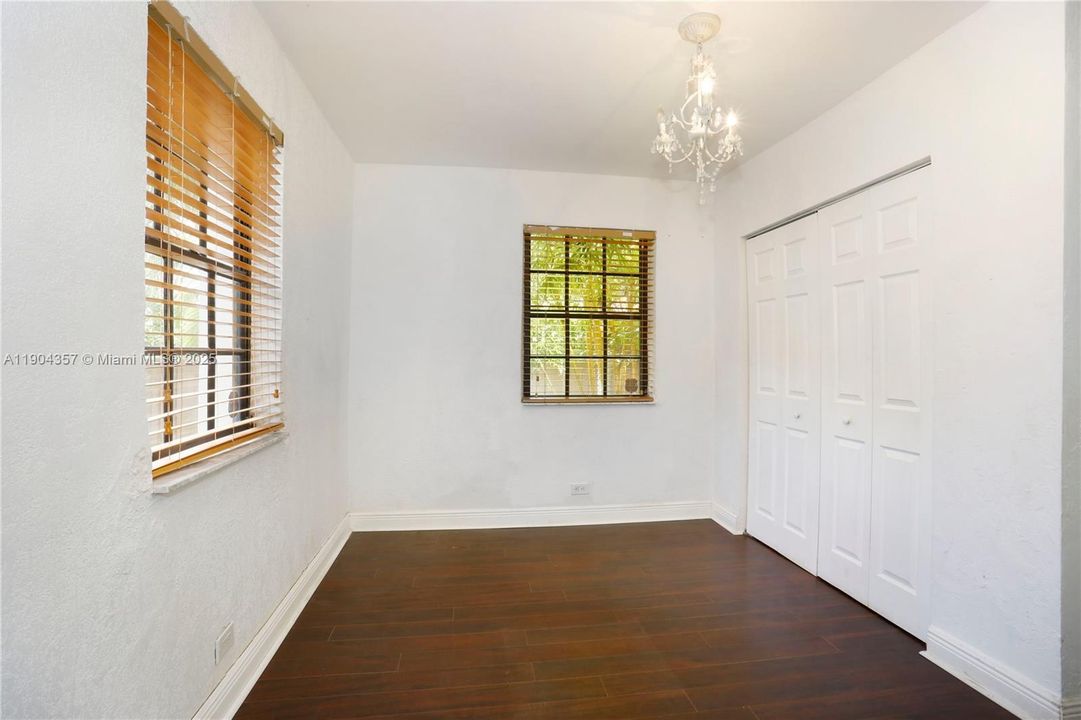 Recently Rented: $4,900 (3 beds, 2 baths, 1534 Square Feet)