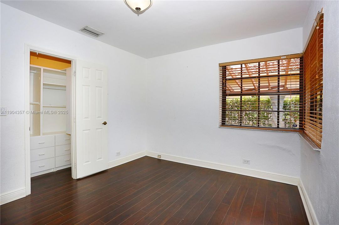 Recently Rented: $4,900 (3 beds, 2 baths, 1534 Square Feet)