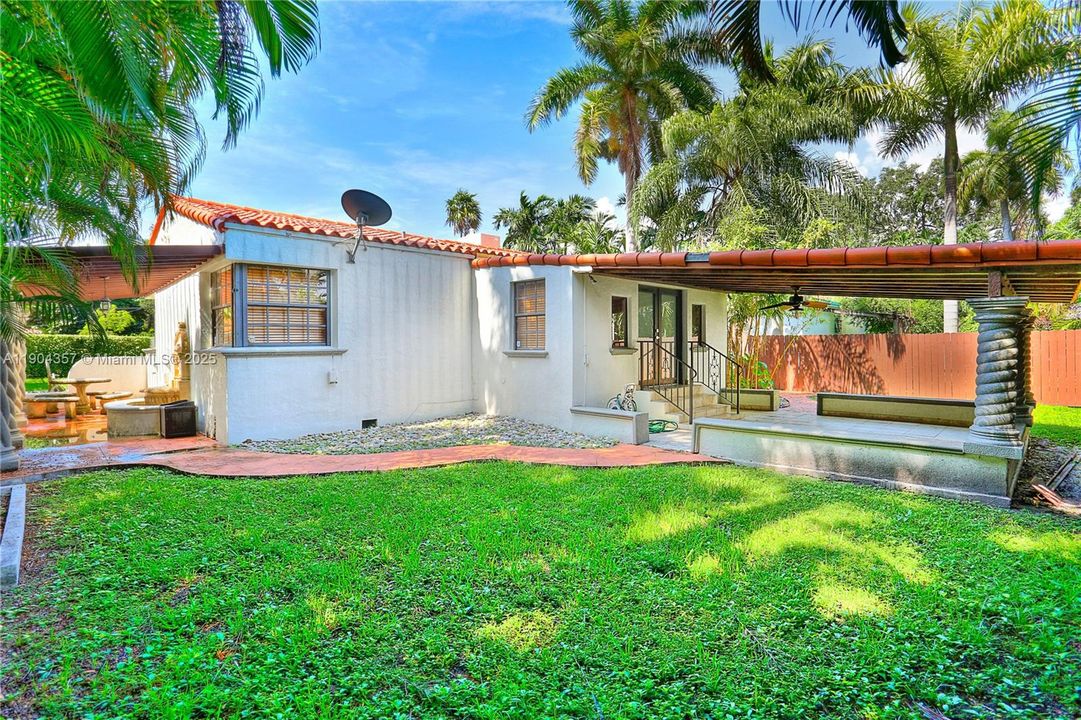 Recently Rented: $4,900 (3 beds, 2 baths, 1534 Square Feet)