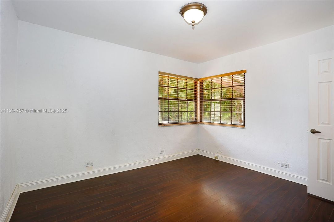 Recently Rented: $4,900 (3 beds, 2 baths, 1534 Square Feet)