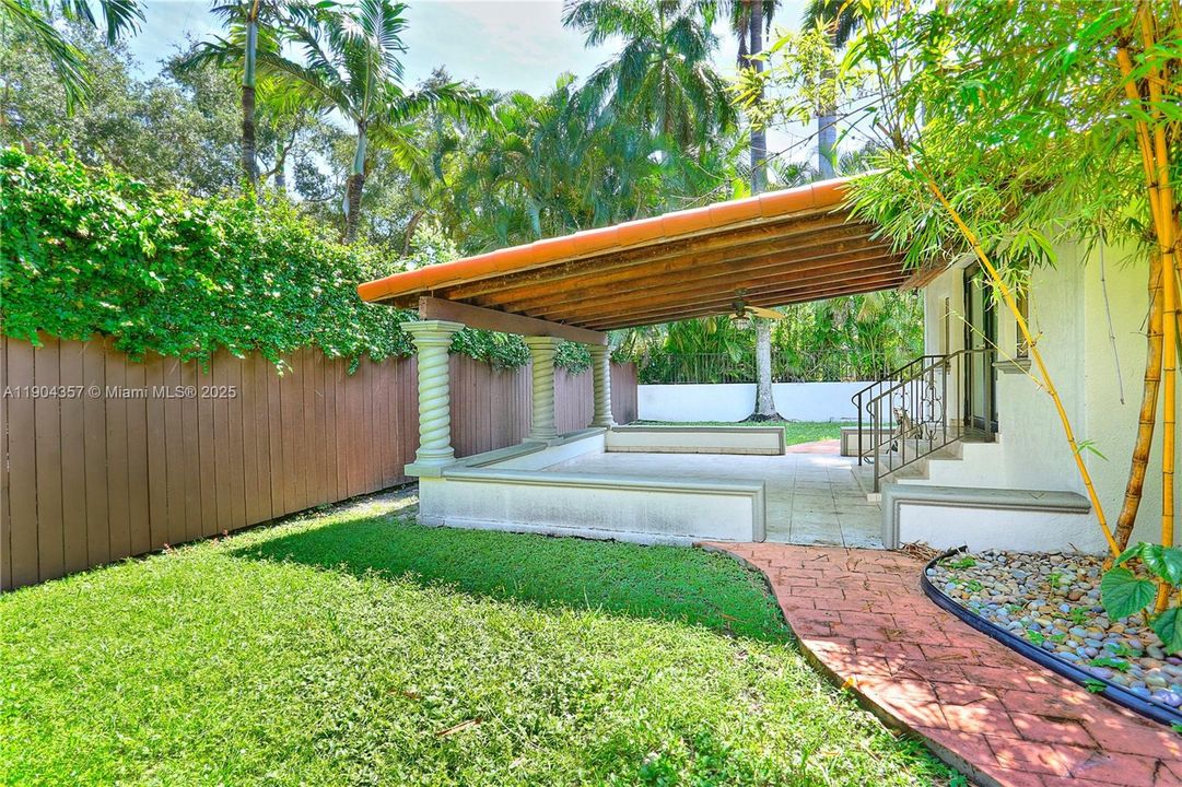 Recently Rented: $4,900 (3 beds, 2 baths, 1534 Square Feet)