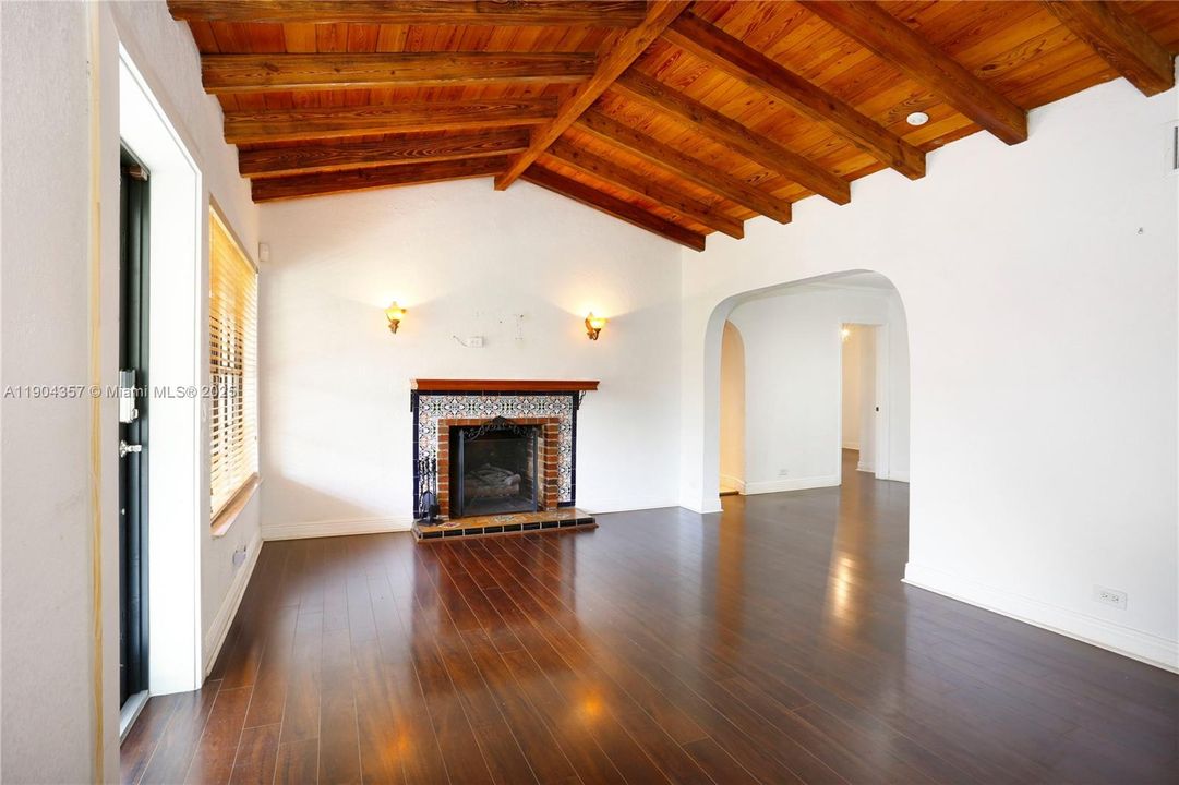 Recently Rented: $4,900 (3 beds, 2 baths, 1534 Square Feet)