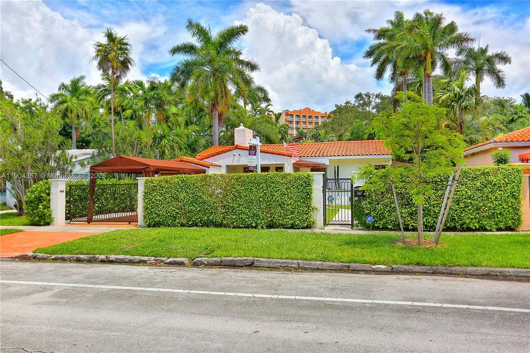 Recently Rented: $4,900 (3 beds, 2 baths, 1534 Square Feet)