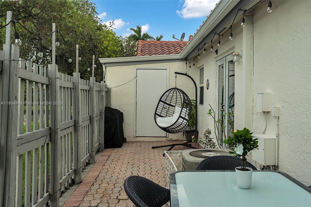 待售: $460,000 (2 贝兹, 2 浴室, 1082 平方英尺)