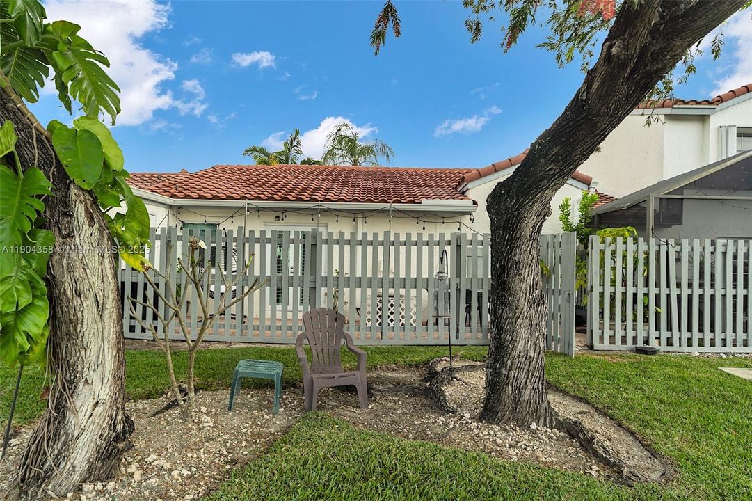 待售: $460,000 (2 贝兹, 2 浴室, 1082 平方英尺)