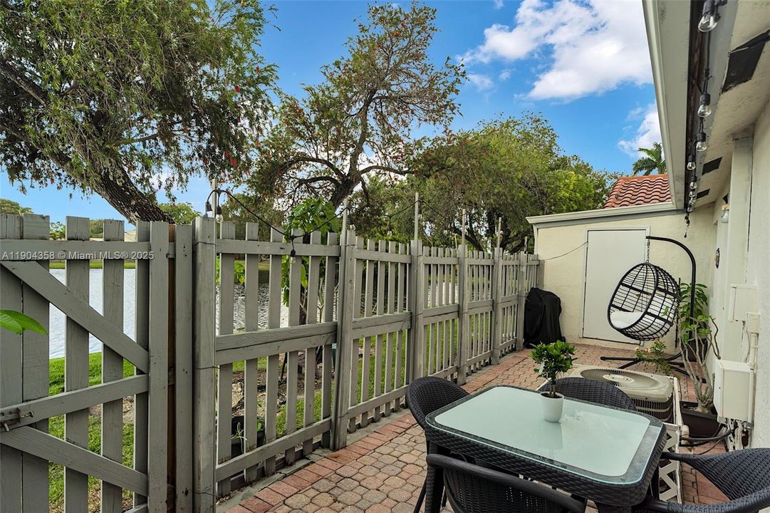 待售: $460,000 (2 贝兹, 2 浴室, 1082 平方英尺)