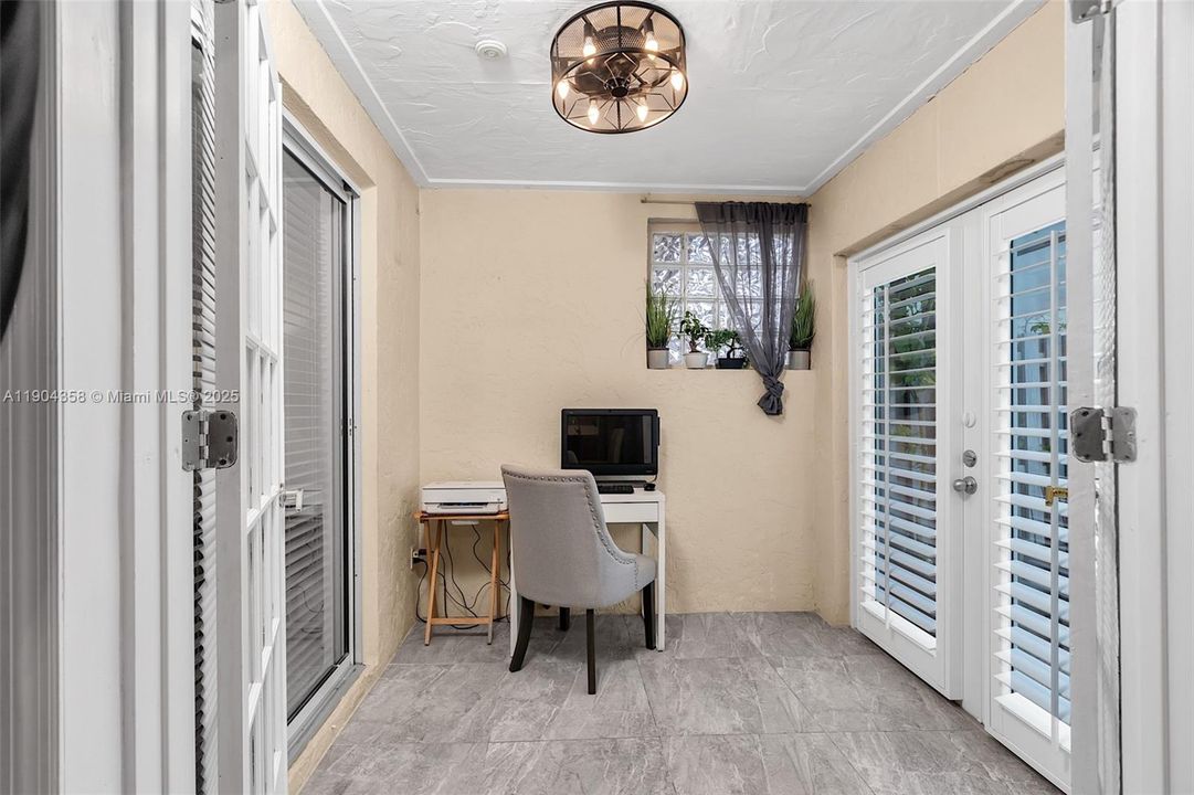 待售: $460,000 (2 贝兹, 2 浴室, 1082 平方英尺)