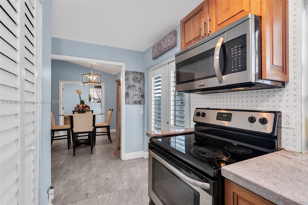 待售: $460,000 (2 贝兹, 2 浴室, 1082 平方英尺)