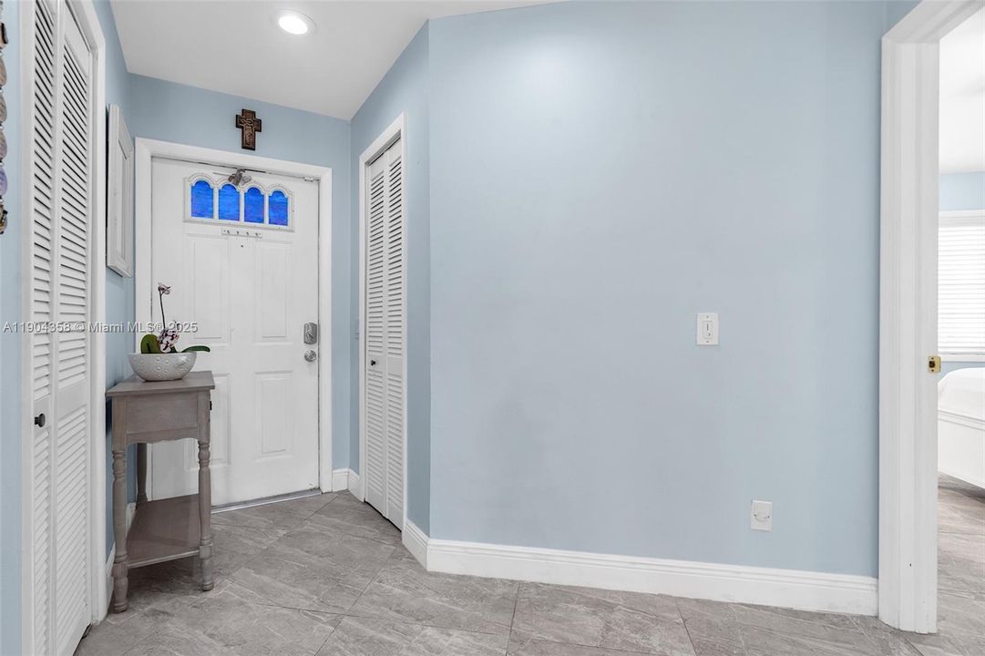 待售: $460,000 (2 贝兹, 2 浴室, 1082 平方英尺)