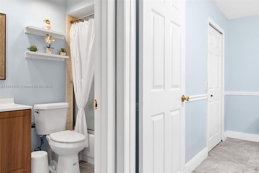 待售: $460,000 (2 贝兹, 2 浴室, 1082 平方英尺)