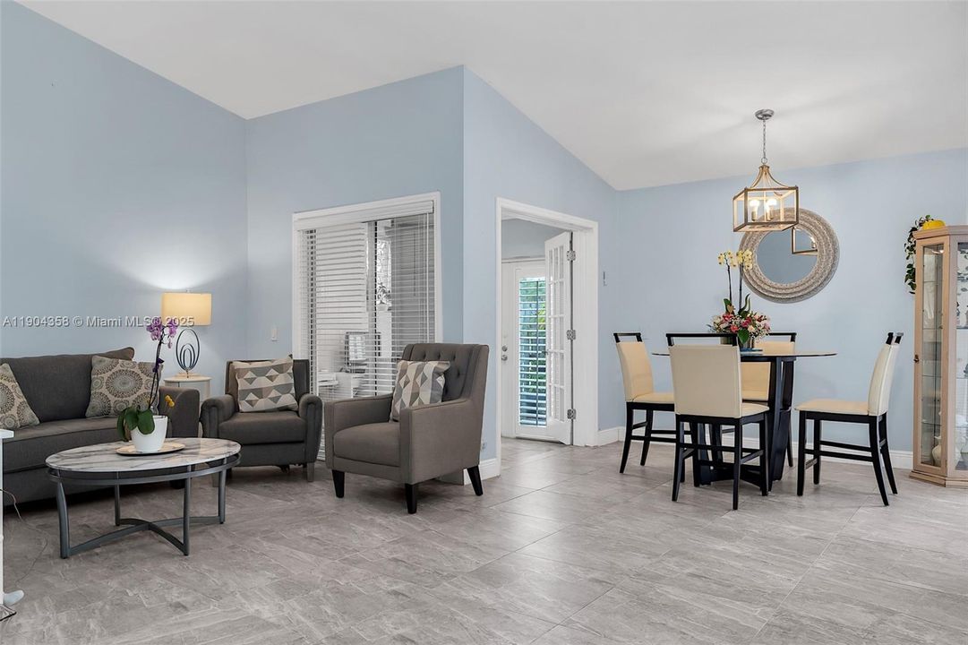 待售: $460,000 (2 贝兹, 2 浴室, 1082 平方英尺)