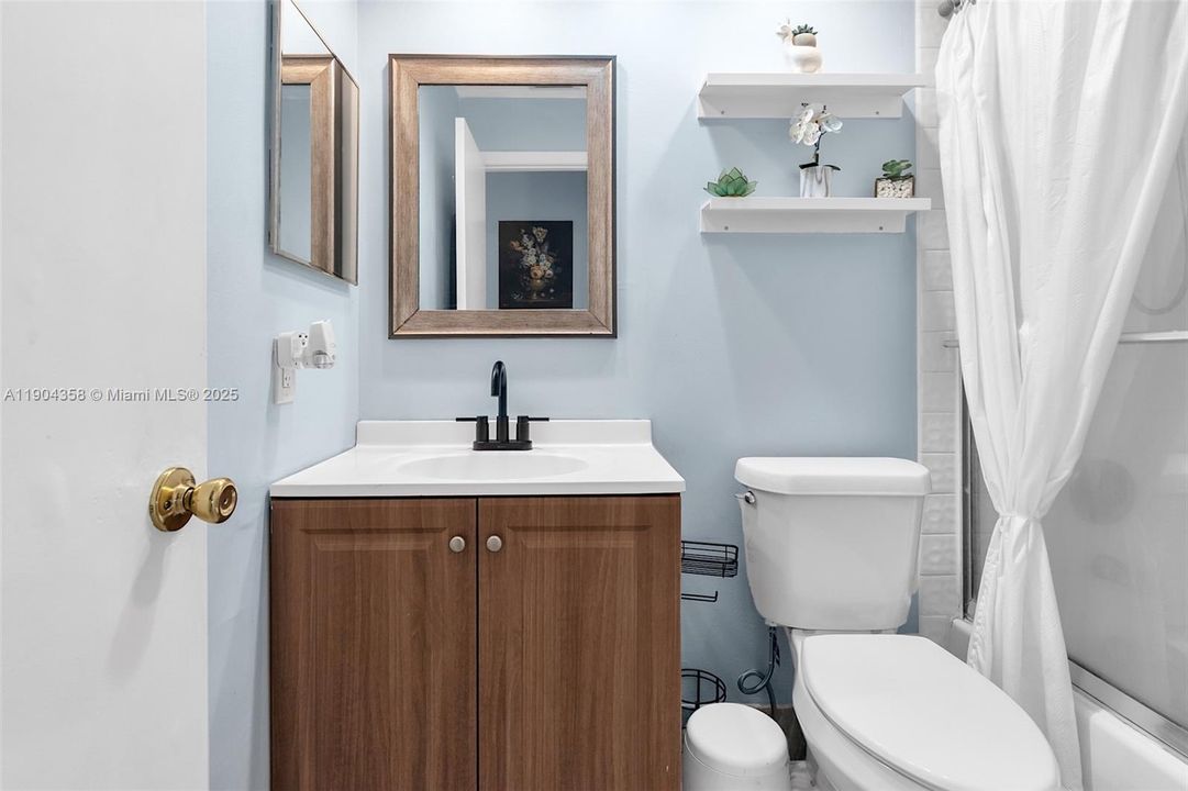 待售: $460,000 (2 贝兹, 2 浴室, 1082 平方英尺)