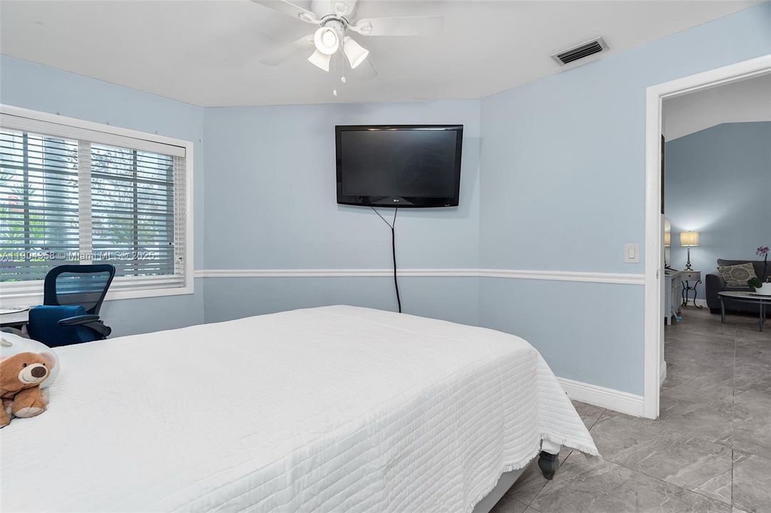 待售: $460,000 (2 贝兹, 2 浴室, 1082 平方英尺)