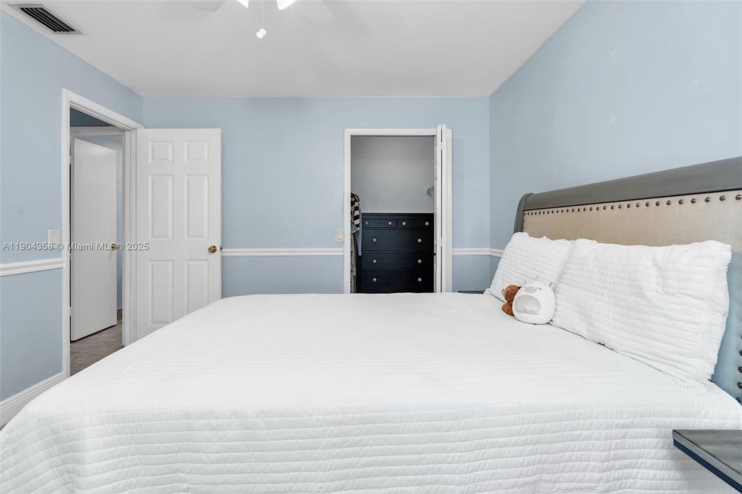 待售: $460,000 (2 贝兹, 2 浴室, 1082 平方英尺)