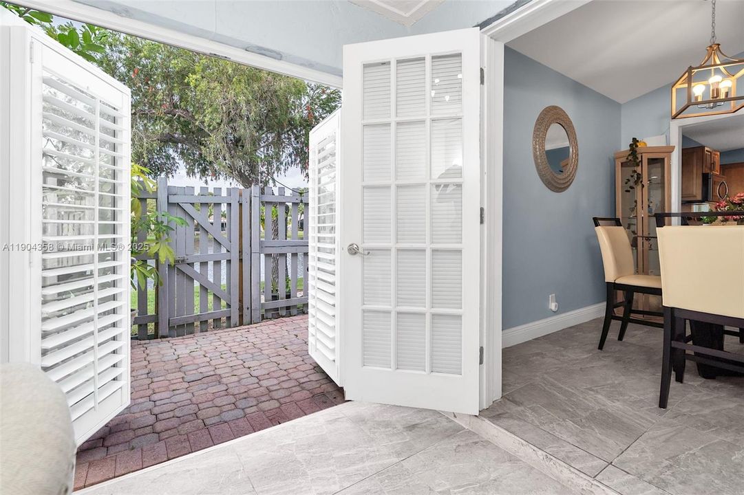 待售: $460,000 (2 贝兹, 2 浴室, 1082 平方英尺)