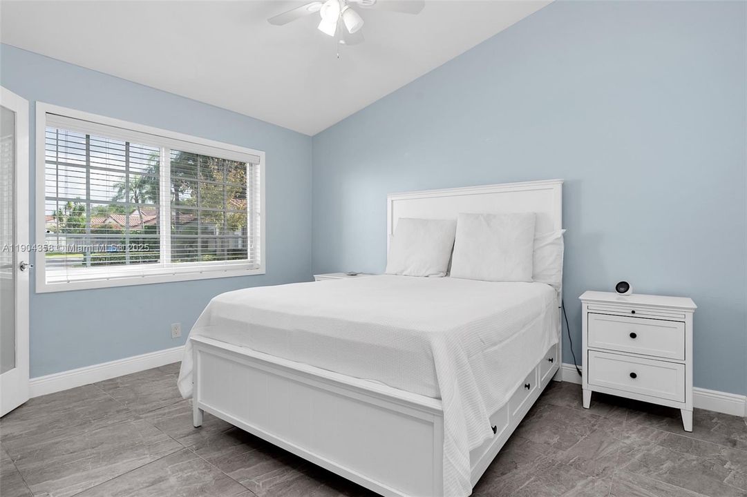 待售: $460,000 (2 贝兹, 2 浴室, 1082 平方英尺)