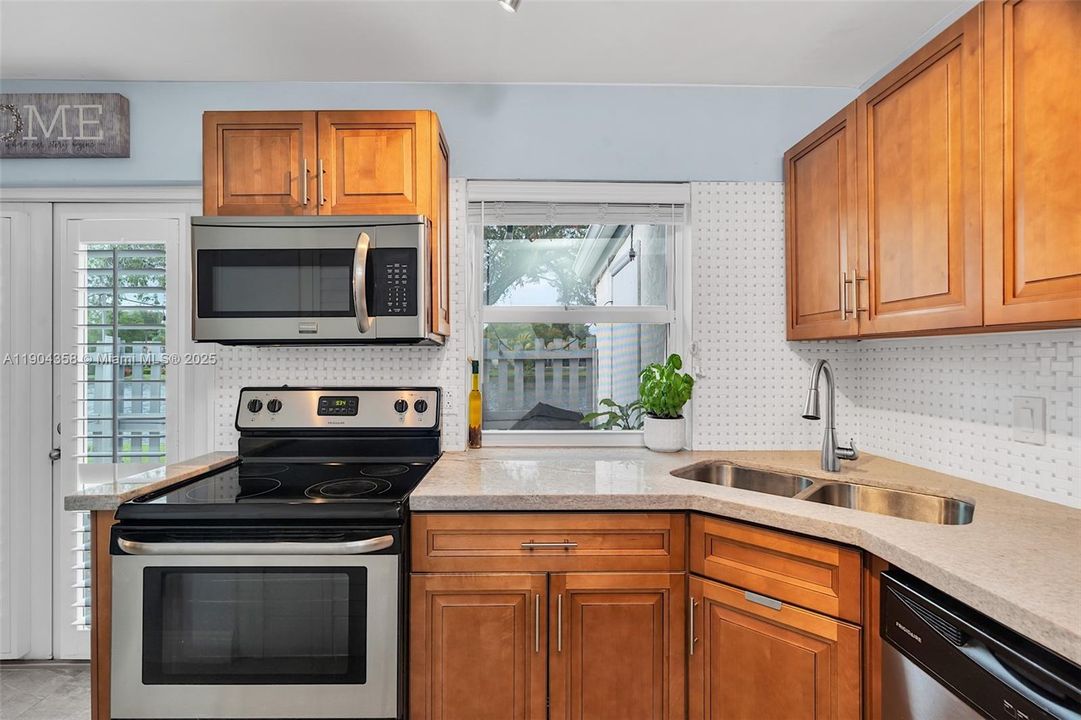 待售: $460,000 (2 贝兹, 2 浴室, 1082 平方英尺)