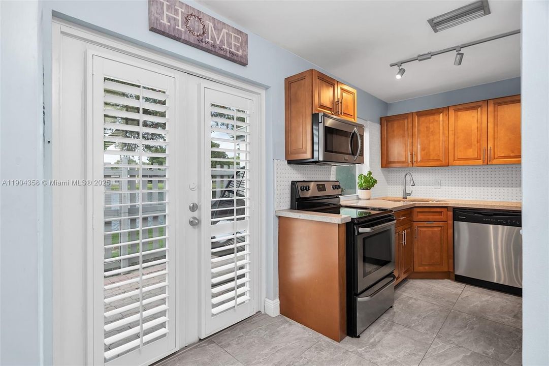 待售: $460,000 (2 贝兹, 2 浴室, 1082 平方英尺)