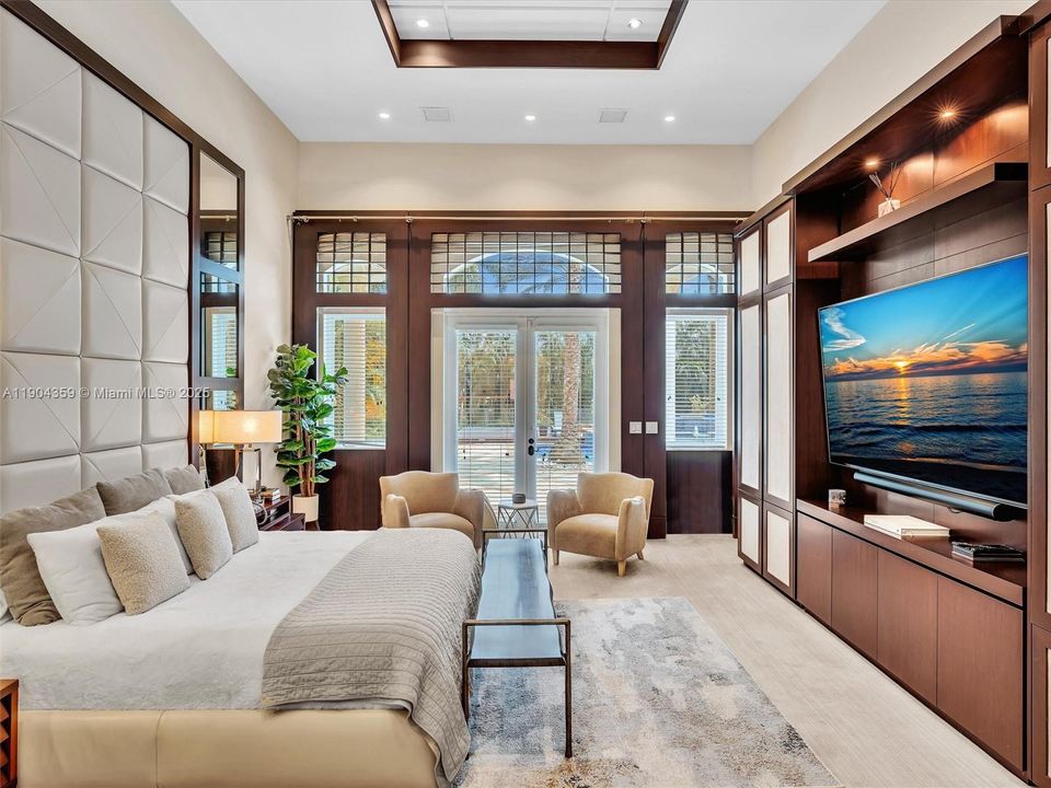 For Sale: $3,995,000 (7 beds, 8 baths, 6842 Square Feet)