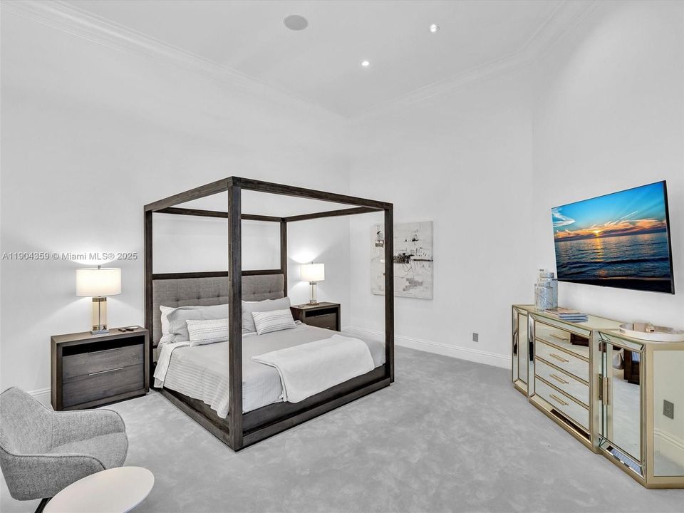 For Sale: $3,995,000 (7 beds, 8 baths, 6842 Square Feet)