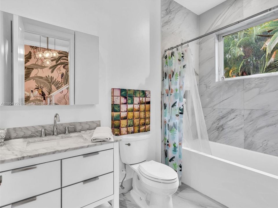 For Sale: $3,995,000 (7 beds, 8 baths, 6842 Square Feet)