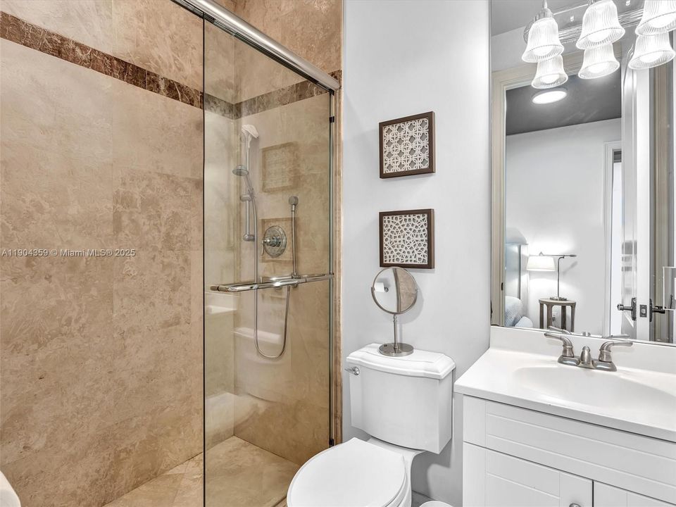 For Sale: $3,995,000 (7 beds, 8 baths, 6842 Square Feet)