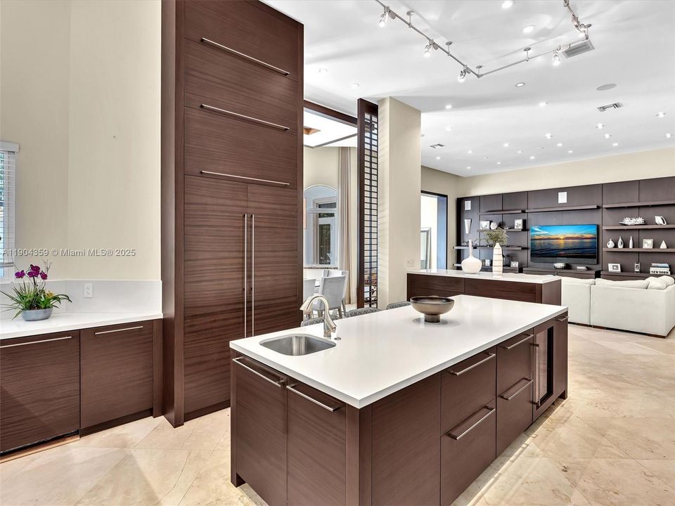 For Sale: $3,995,000 (7 beds, 8 baths, 6842 Square Feet)