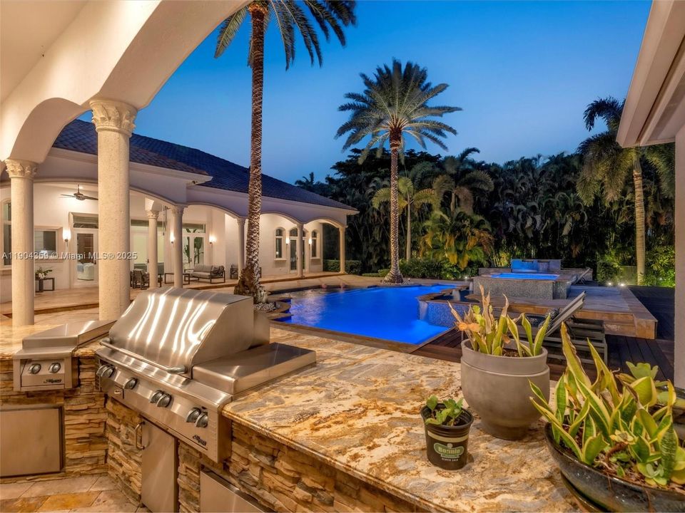 For Sale: $3,995,000 (7 beds, 8 baths, 6842 Square Feet)