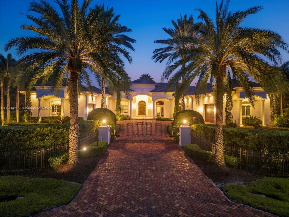 For Sale: $3,995,000 (7 beds, 8 baths, 6842 Square Feet)
